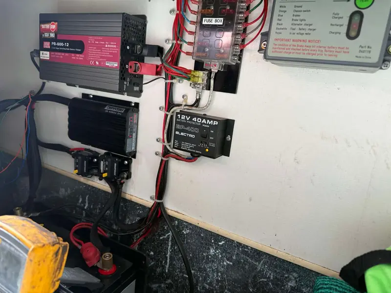 Dual battery DC-DC charger and fuse panel installation
